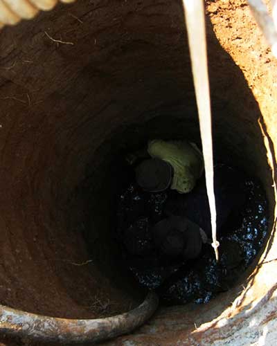 Người[-]dân[-]xã[-]Cư[-]Pơng[-](thị[-]xã[-]Buôn[-]Hồ-[-]Đăk[-]Lăk)[-]đào[-]giếng[-]xuyên[-]qua[-]lớp[-]đá[-]dày[-]hàng[-]chục[-]mét[-]để[-]lấy[-]nước